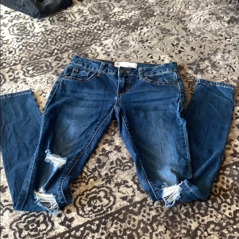 2 pairs of women’s jeans